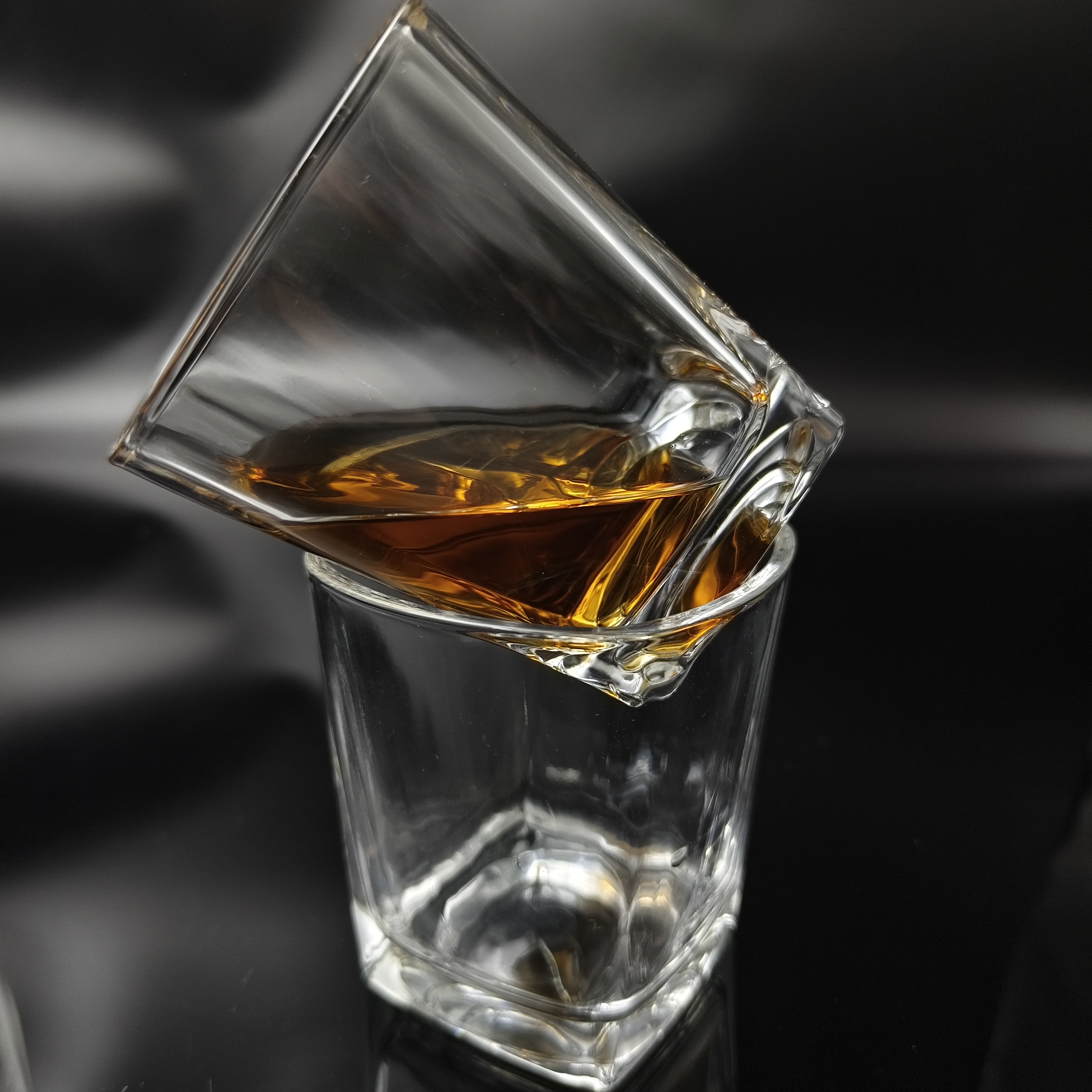 Seamless fire-polished glass stacking demonstration