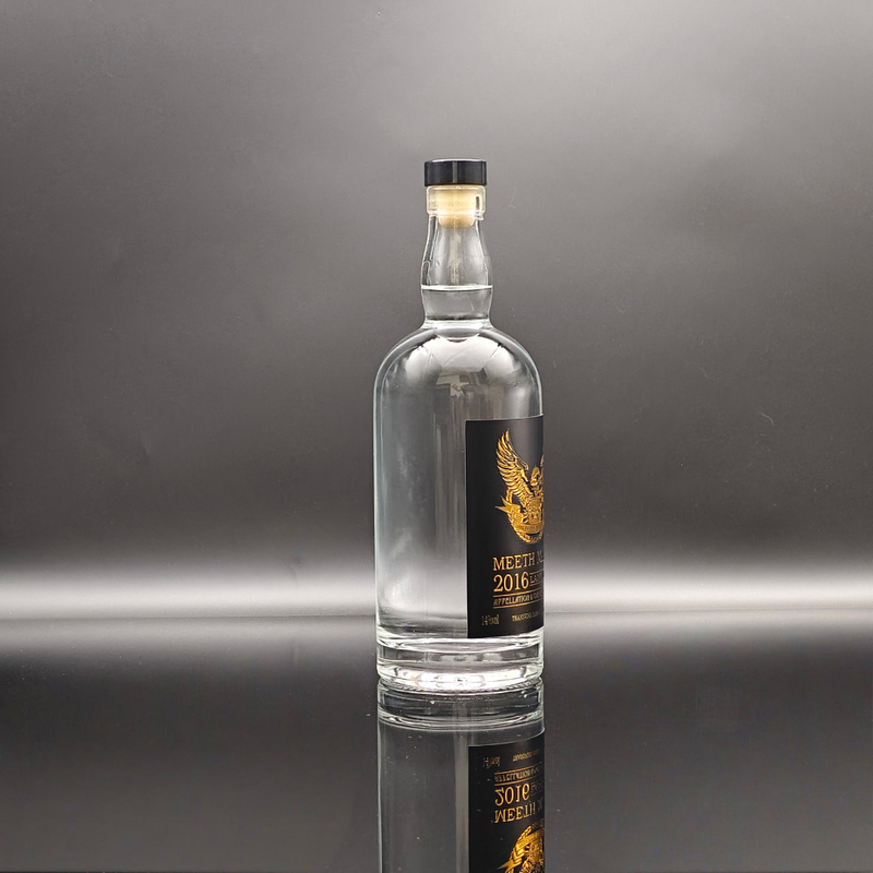 Luxury Elegant Vodka Glass Bottles Packaging with Premium Finishes