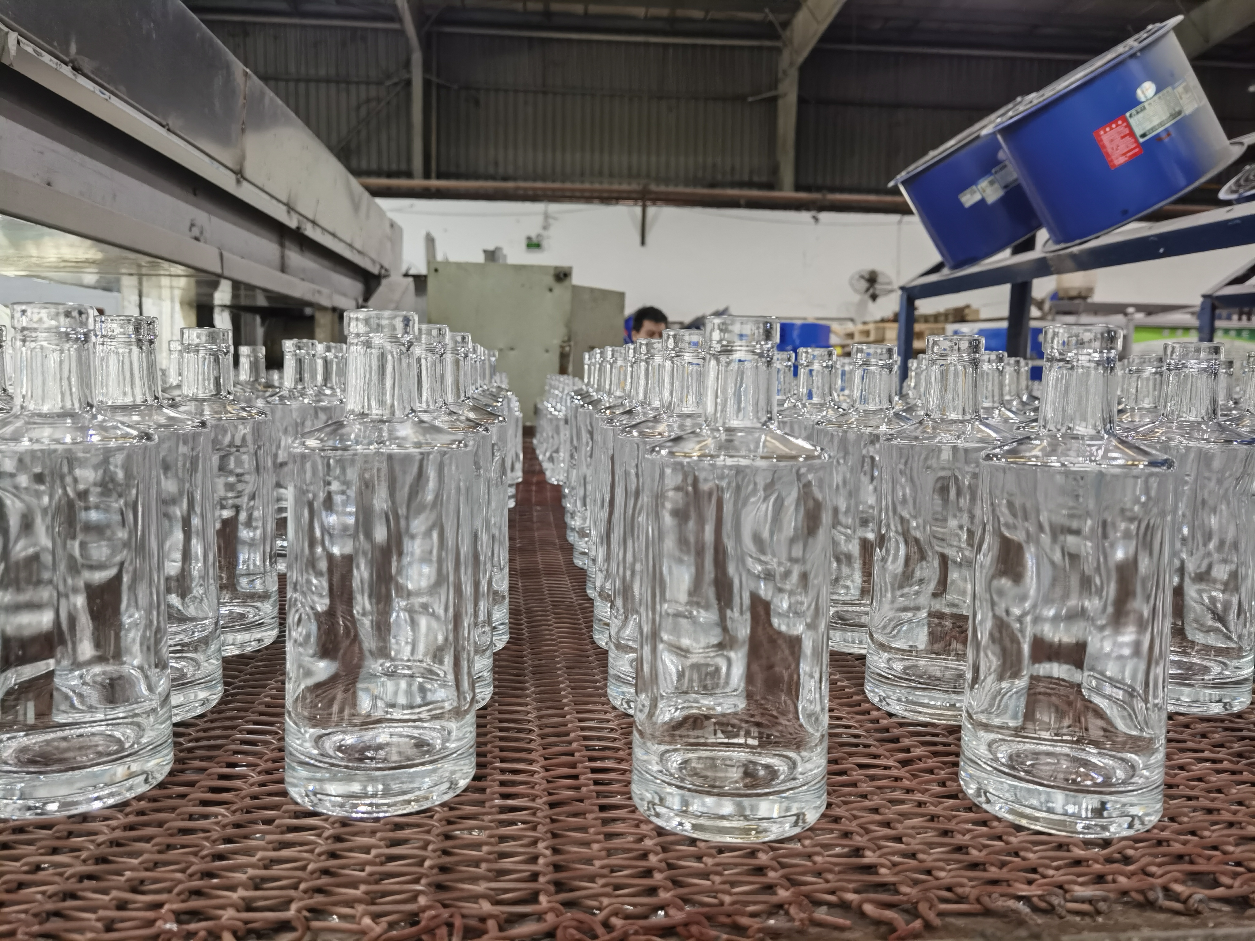Premium clear vodka glass bottle supplier from China